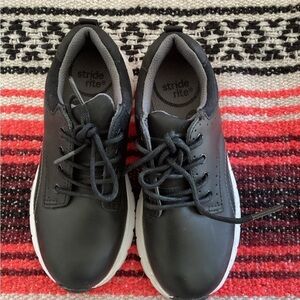 STRIDE RITE Boys Cru Sneaker Size 12M Black Leather Lightweight Toddler Shoes